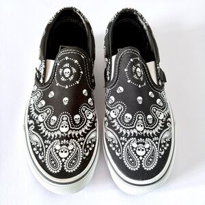 Vans Big Kids Black & White Slip-On Sneakers with Skull Bandana Print